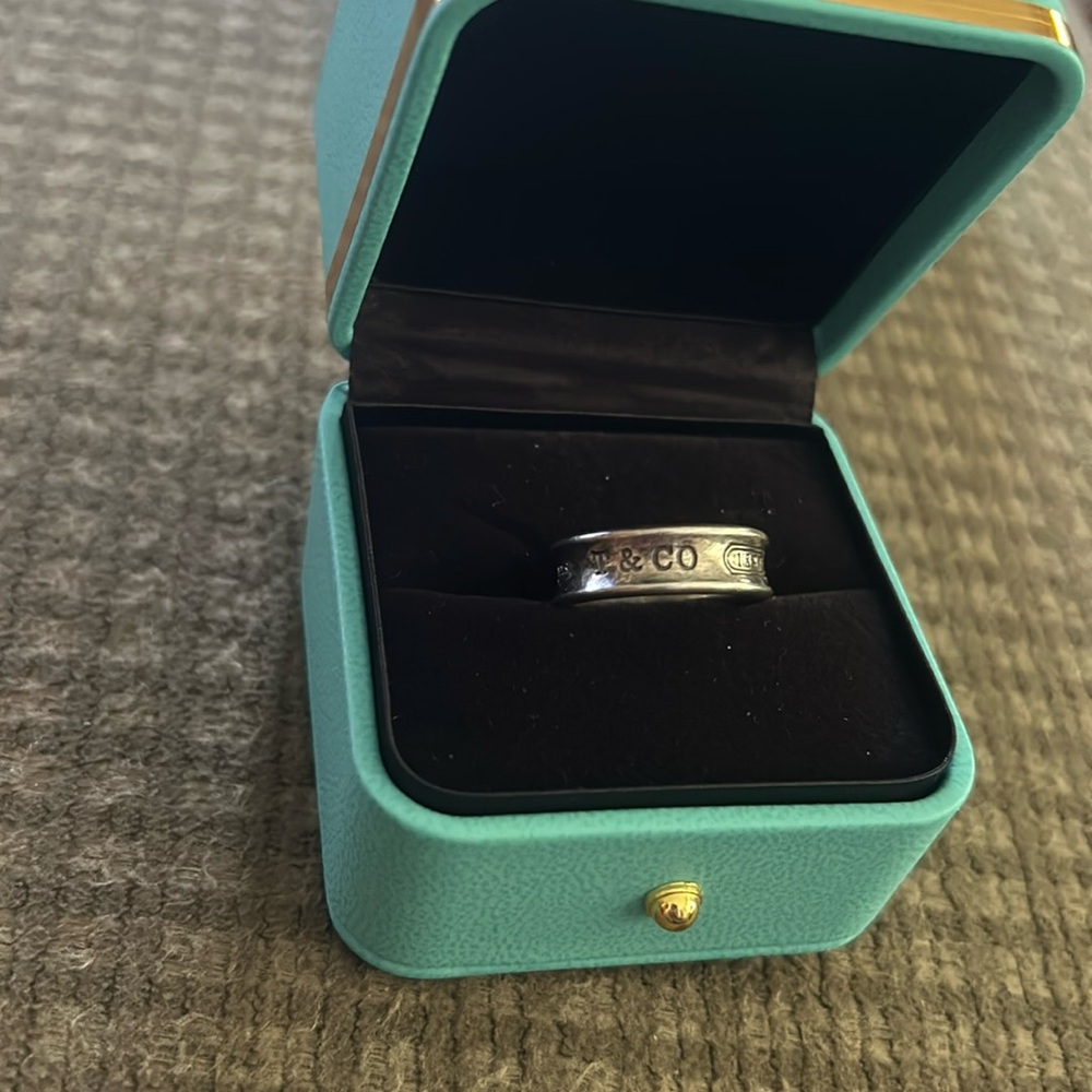 Tiffany & Co. 1837 medium ring